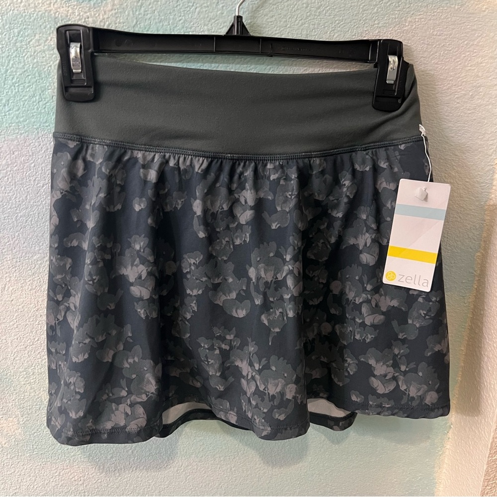 NWT Zella Gray Patterned Workout Skort